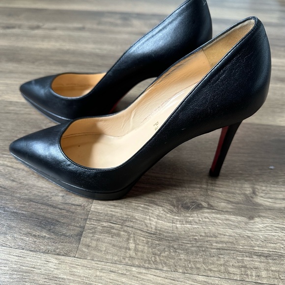 Christian Louboutin Pigalle Leather pumps Size 38